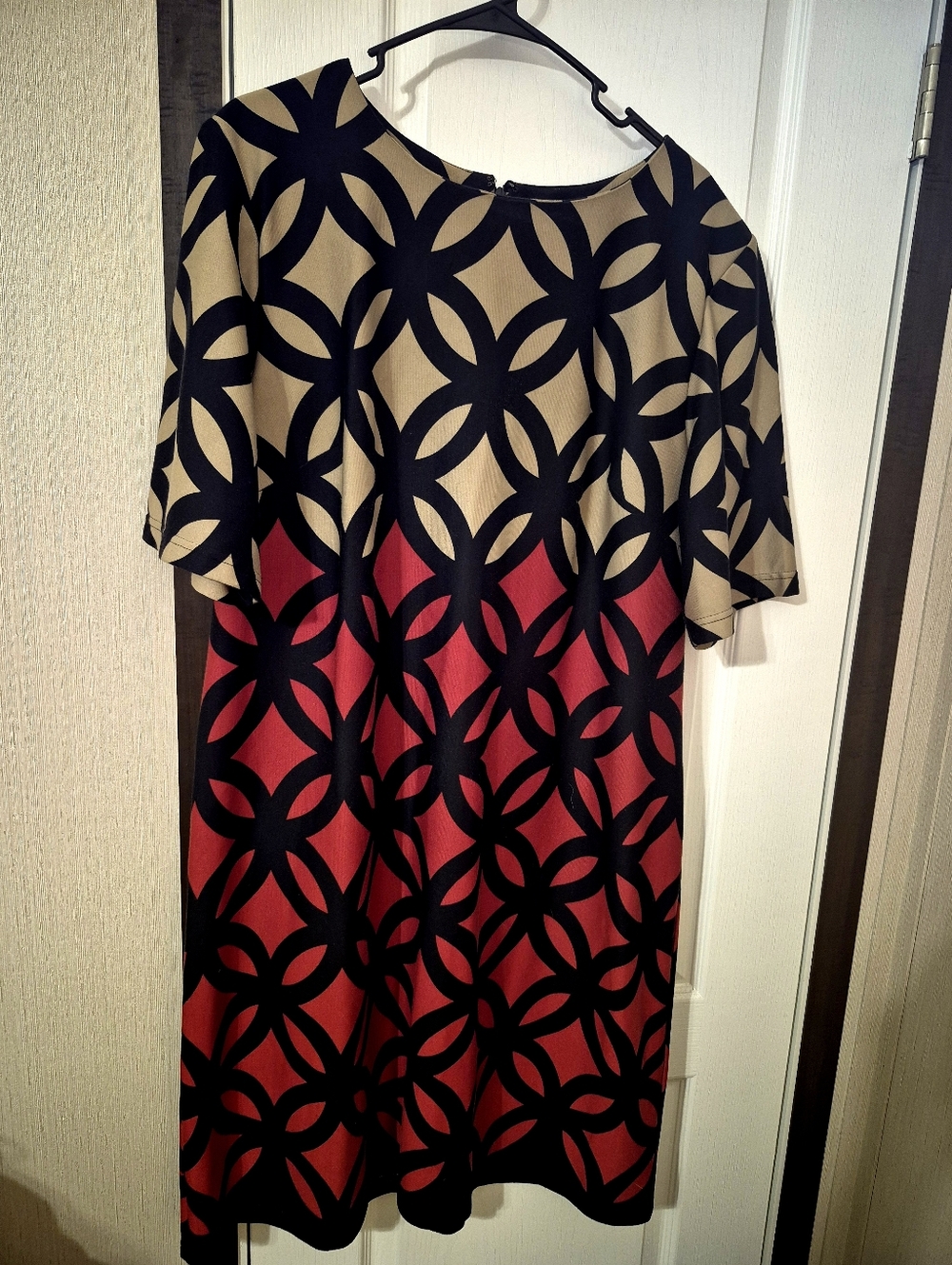 dressbarn Red ..Tan and Black Graphic Circle Shift Dress